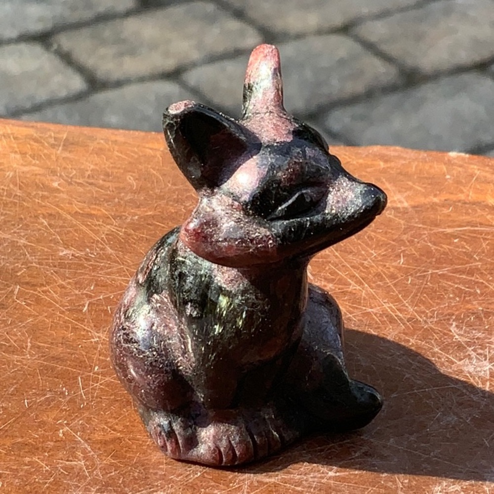 GARNET HAND CARVED FOX - Picture 3 of 7